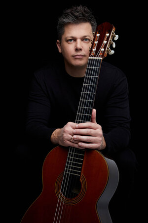 Daniel Bolshoy - Canadian Guitarist